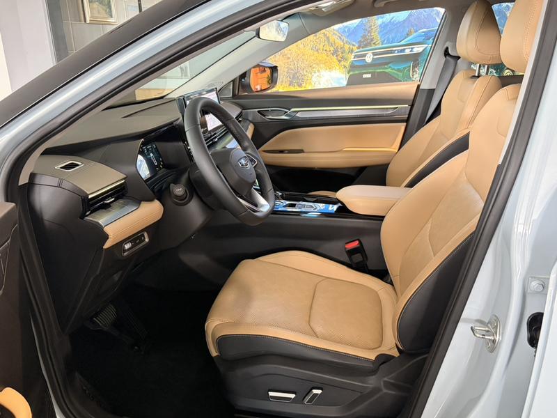 Geely Emgrand L Hi·P Hybrid, 2023 — фото 9 из 11