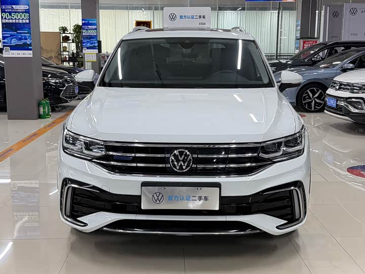Volkswagen Tiguan L Hybrid, 2023 — фото 2 из 9
