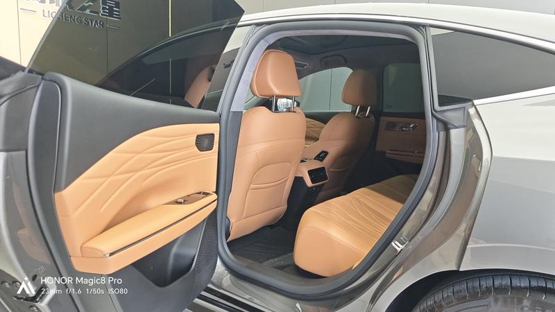 Geely Galaxy Starshine 8 EM-i, 2025 — фото 12 из 12