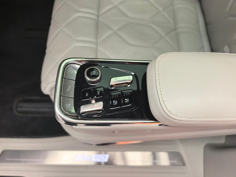 Volvo EM90, 2023 — фото 10 из 12