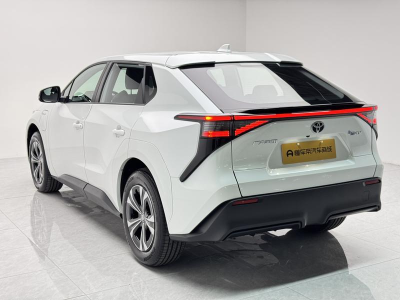 Toyota bZ4X Platinum, 2026 — фото 5 из 12