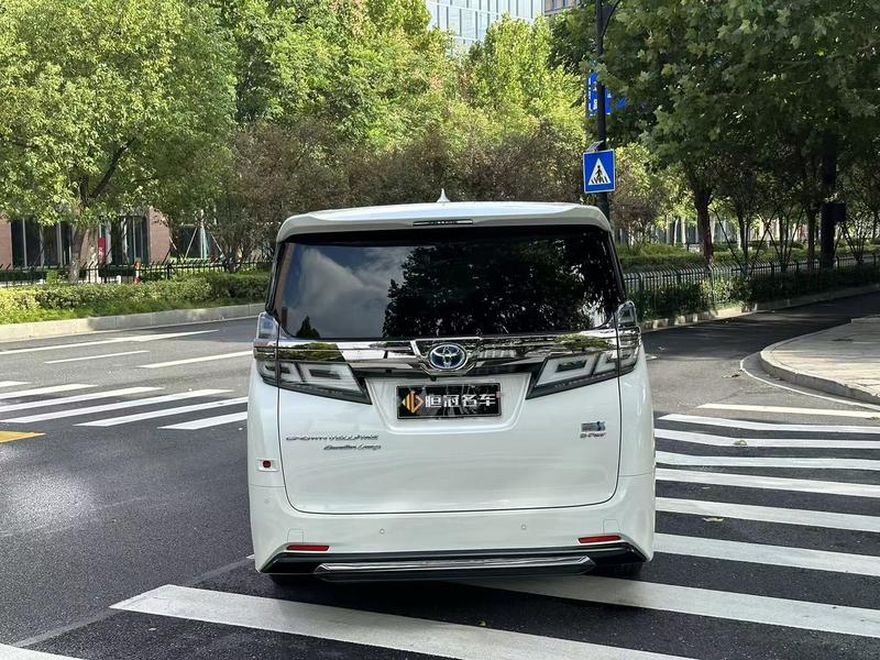 Toyota Vellfire, 2022 — фото 5 из 10