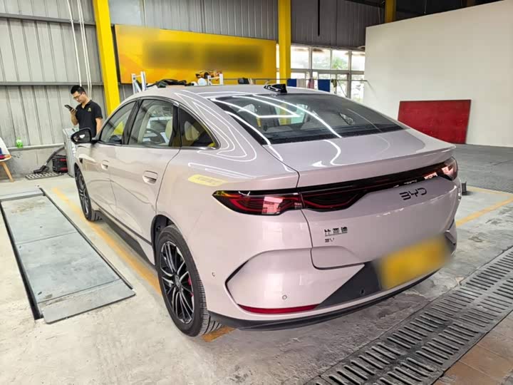 BYD Qin L, 2025 — фото 5 из 9