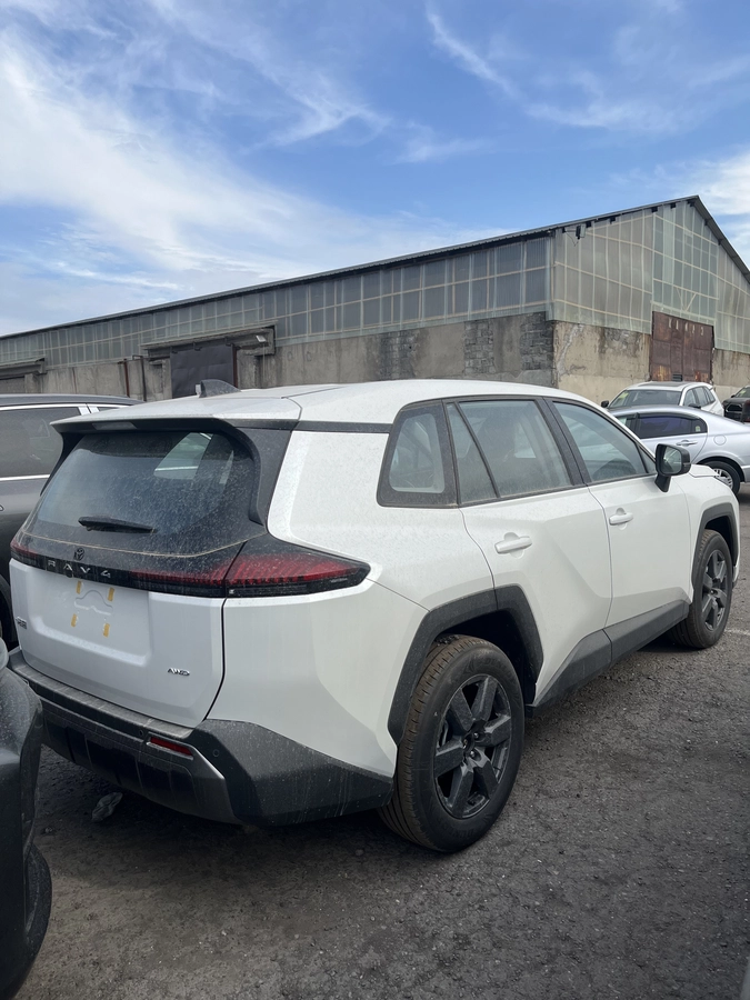 Toyota Rav4, 2026 — фото 4 из 10