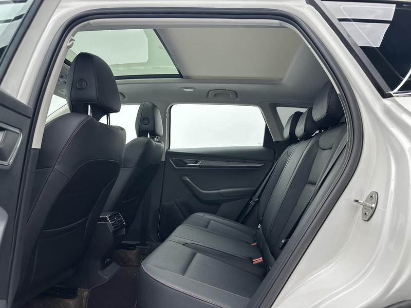 Skoda Karoq, 2023 — фото 10 из 12