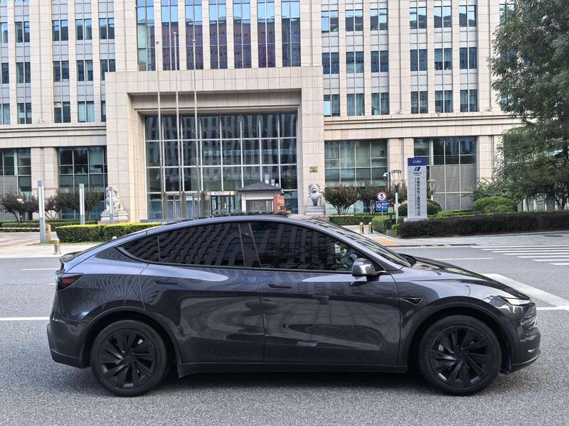 Tesla Model Y, 2025 — фото 8 из 12
