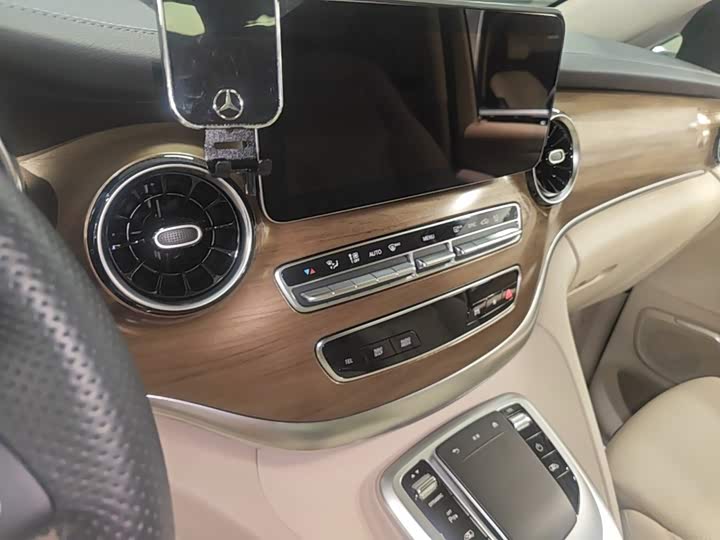 Mercedes-Benz V-Class, 2024 — фото 9 из 9