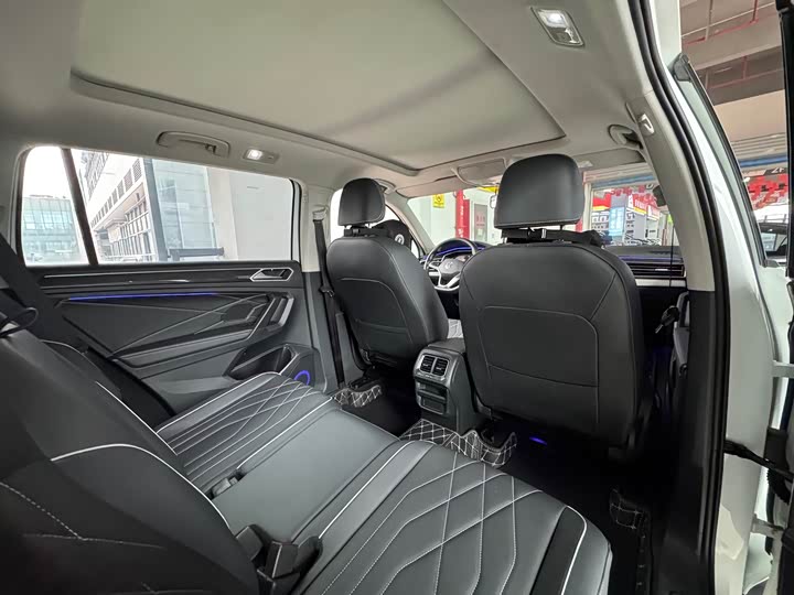 Volkswagen Tiguan L Pro, 2024 — фото 8 из 9