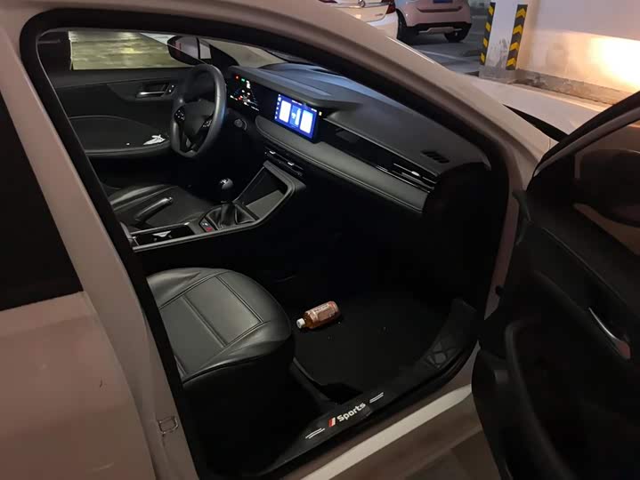 Roewe i5, 2024 — фото 8 из 9