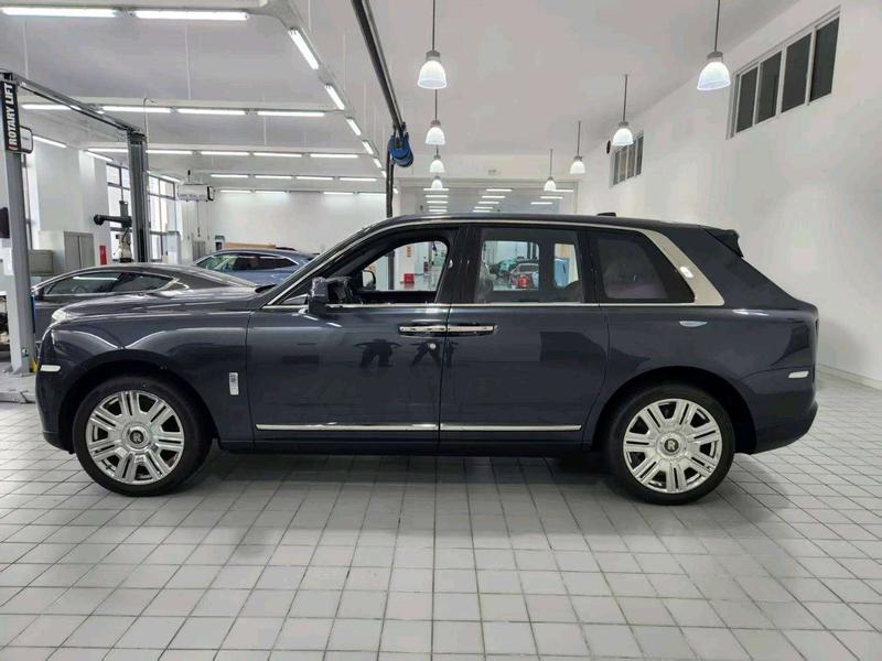 Rolls-Royce Cullinan, 2023 — фото 2 из 8