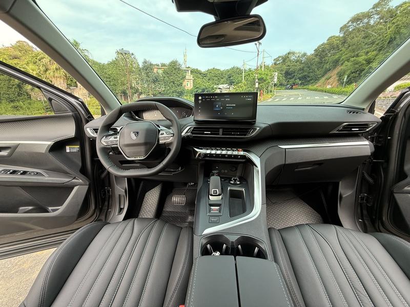Peugeot 5008, 2023 — фото 11 из 12