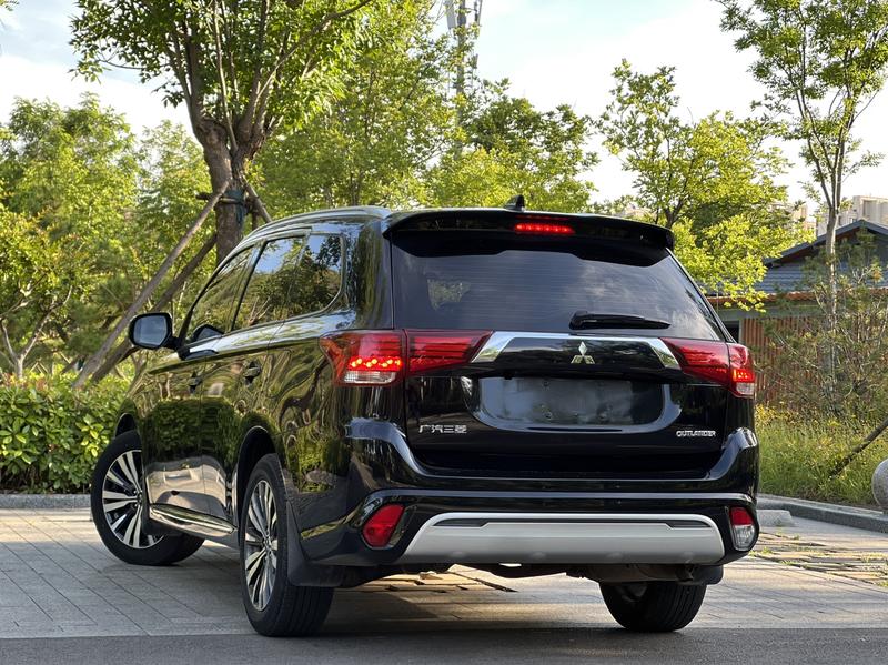 Mitsubishi Outlander, 2022 — фото 4 из 10