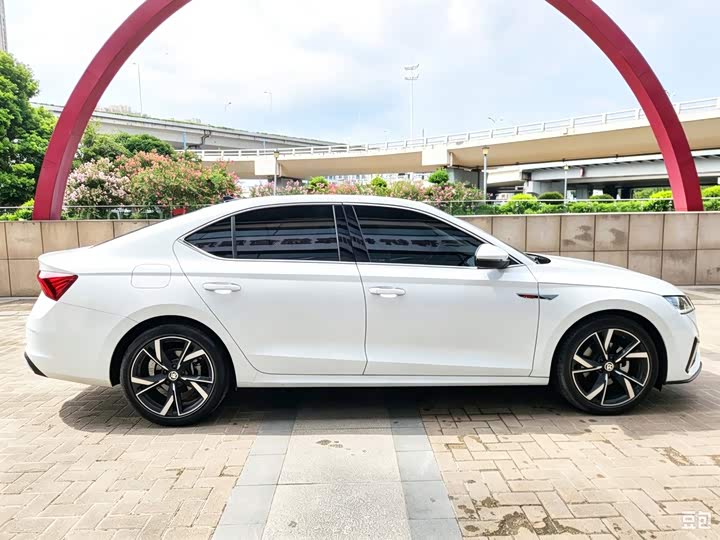 Skoda Octavia Pro, 2023 — фото 4 из 9