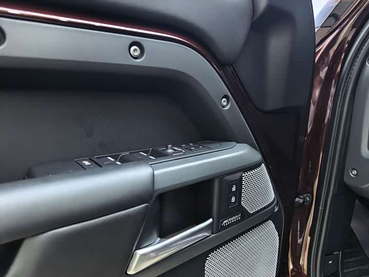 Land Rover Defender, 2024 — фото 6 из 9