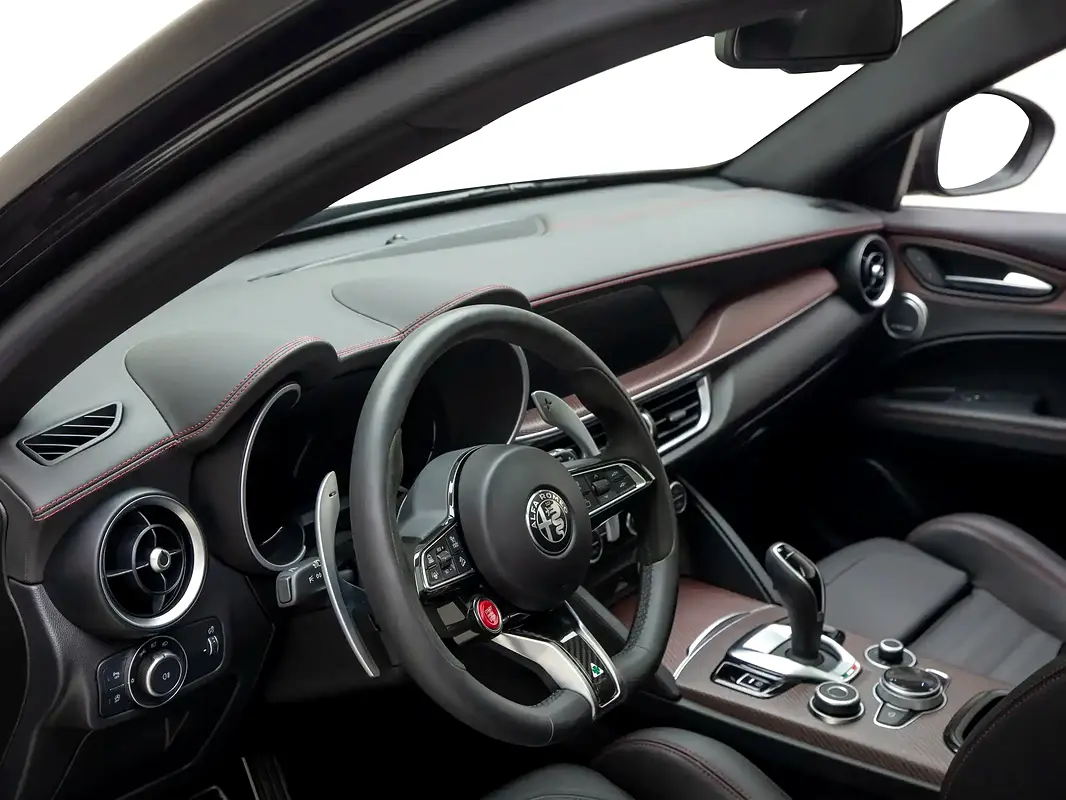 Alfa Romeo Stelvio, 2025 — фото 8 из 10