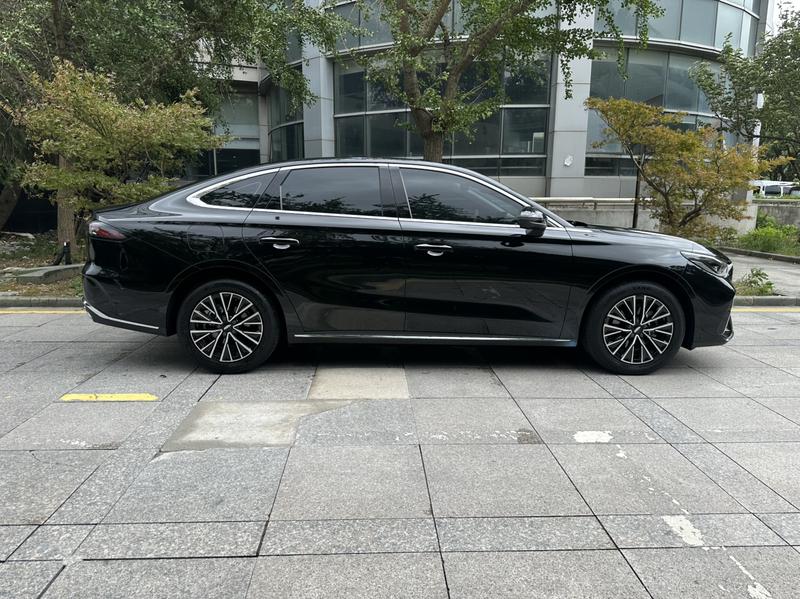 Geely Emgrand, 2025 — фото 7 из 12