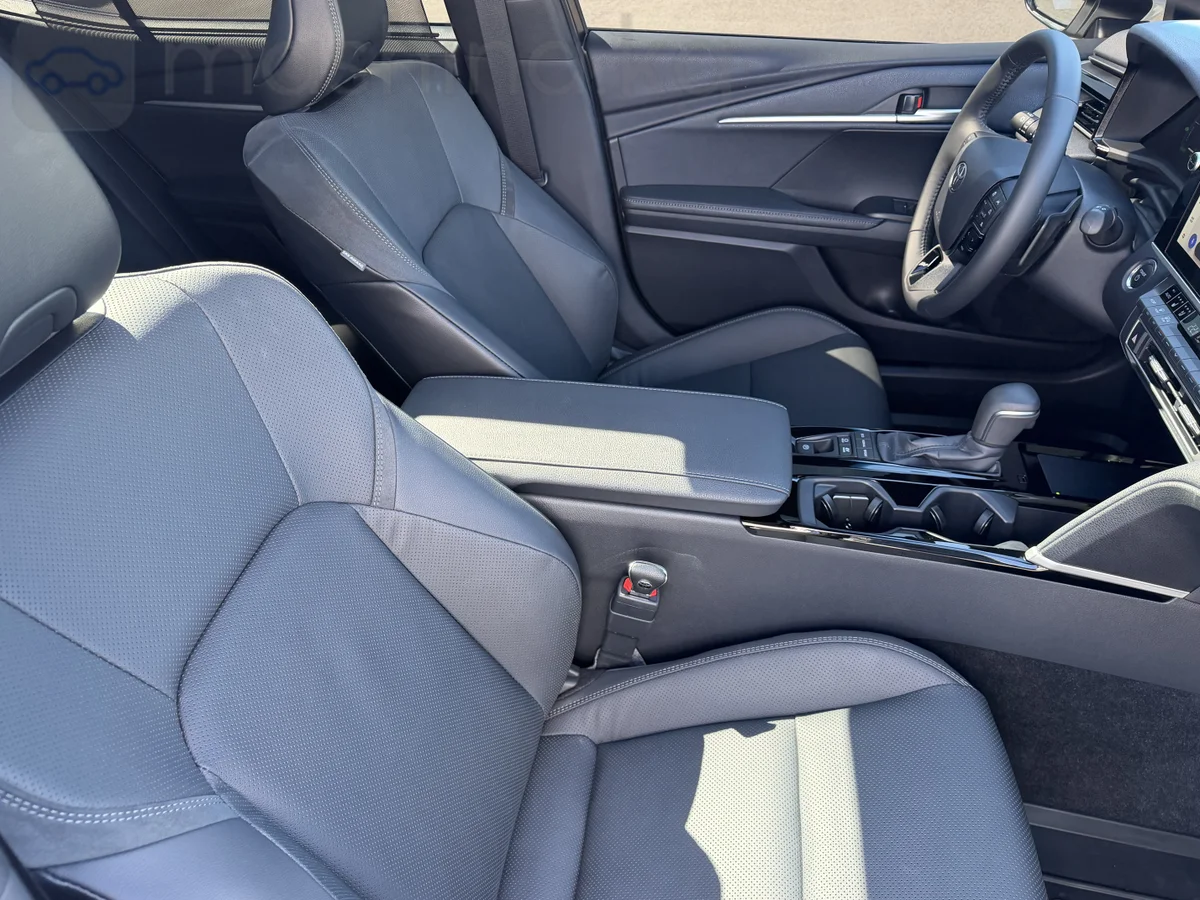 Toyota Camry, 2026 — фото 11 из 12