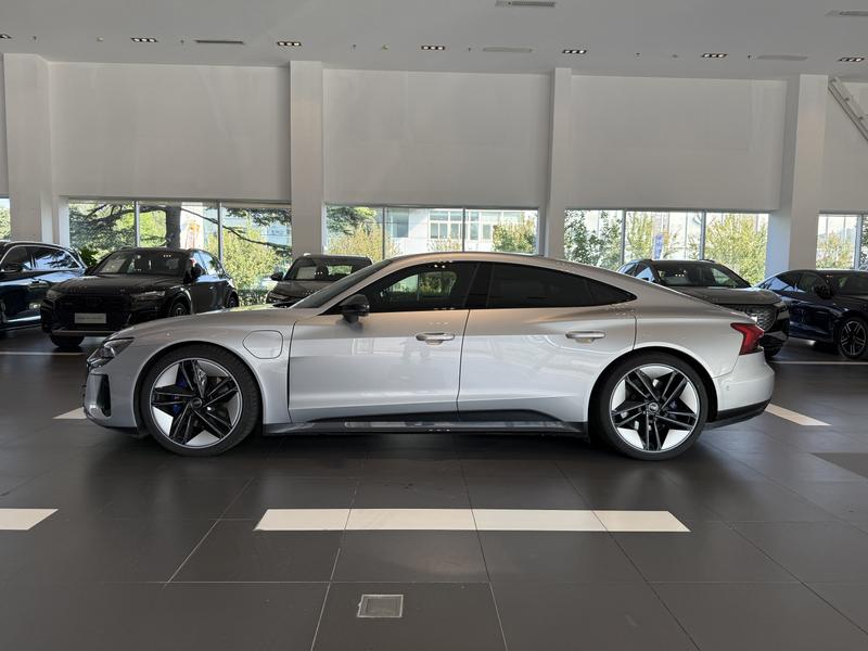 Audi e-tron GT, 2024 — фото 4 из 12