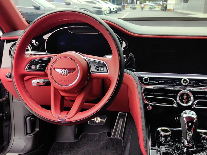 Bentley Flying Spur, 2022 — фото 9 из 12