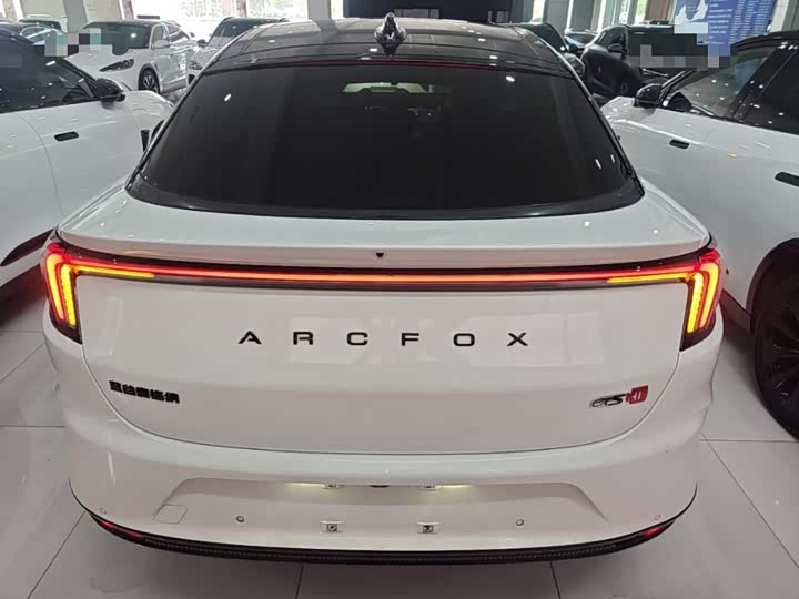 BAIC Arcfox Alpha S, 2023 — фото 6 из 9