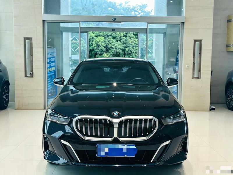BMW 5 Series, 2023 — фото 2 из 9