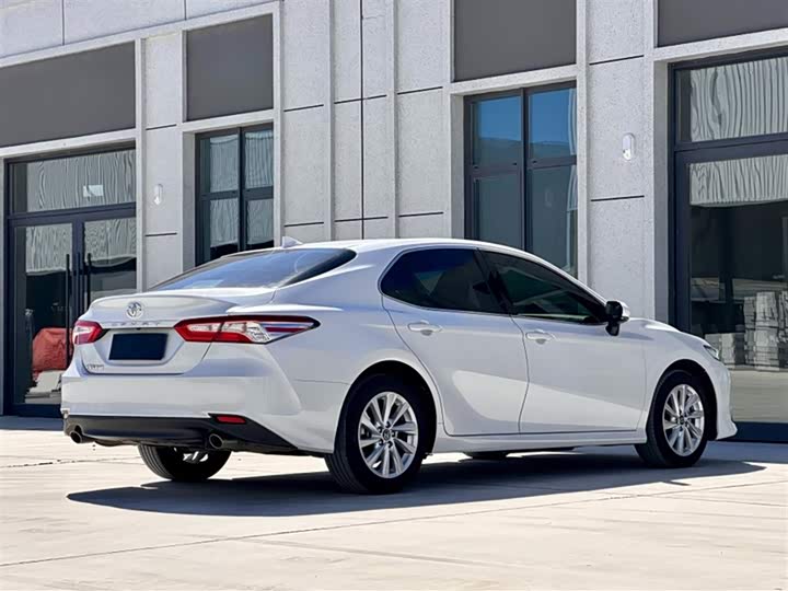 Toyota Camry, 2022 — фото 8 из 12