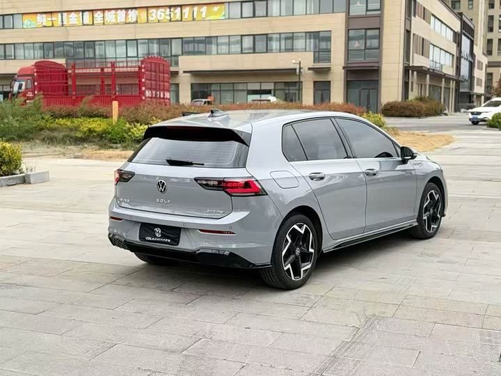 Volkswagen Golf, 2025 — фото 7 из 9