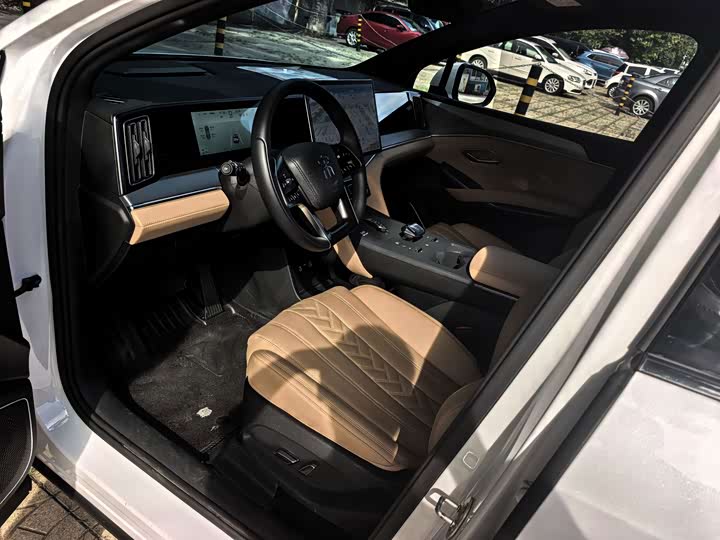 BYD Song L DM-i Hybrid, 2024 — фото 7 из 9
