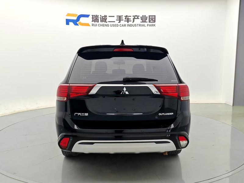 Mitsubishi Outlander, 2022 — фото 6 из 12