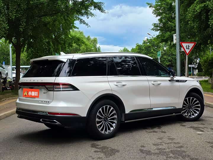 Lincoln Aviator, 2023 — фото 4 из 9
