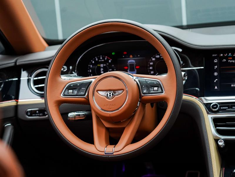 Bentley Flying Spur Hybrid, 2025 — фото 7 из 12