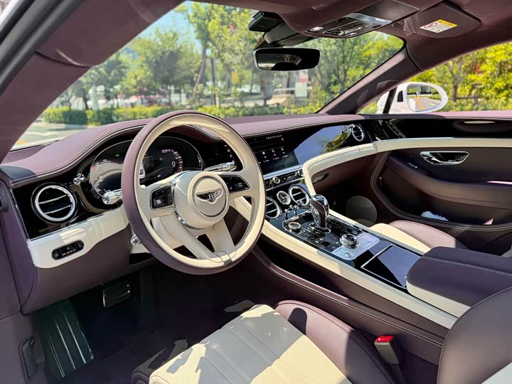 Bentley Continental GT Hybrid, 2025 — фото 4 из 7