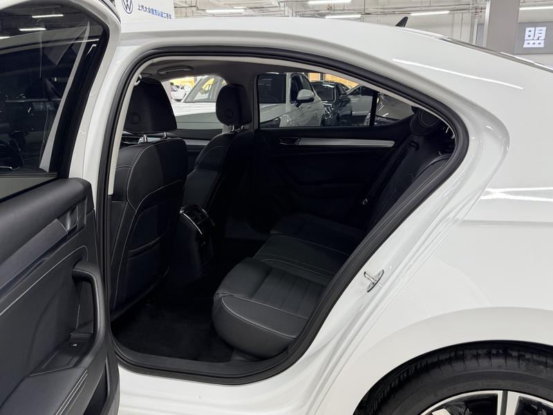 Skoda Superb, 2023 — фото 10 из 12