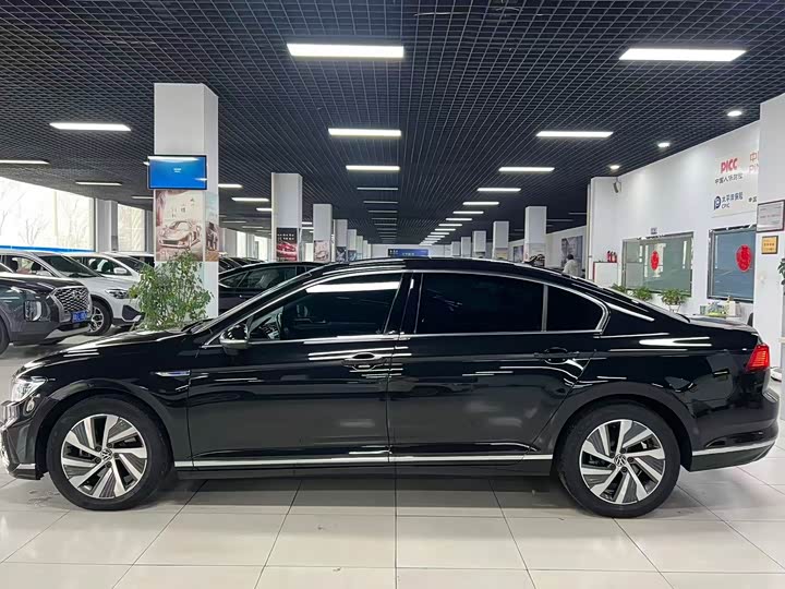 Volkswagen Magotan GTE Hybrid, 2022 — фото 3 из 9