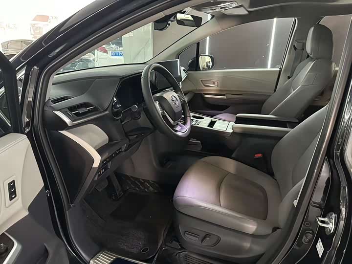 Toyota Granvia, 2023 — фото 4 из 9
