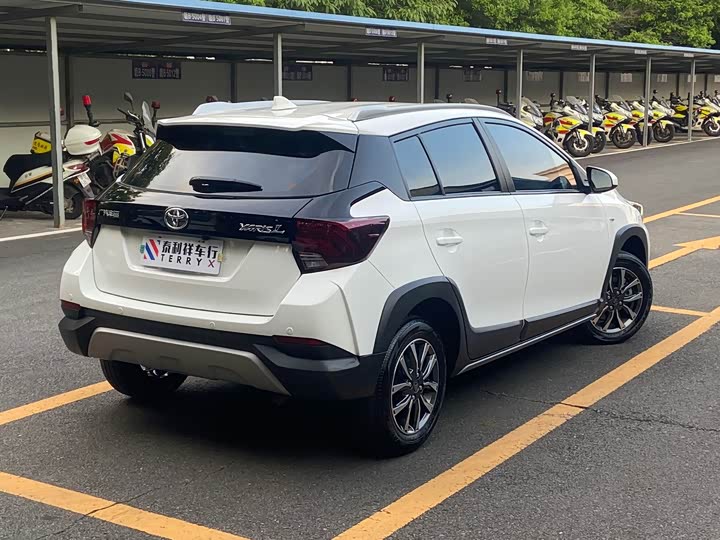 Toyota Yaris L Hatchback, 2022 — фото 4 из 9