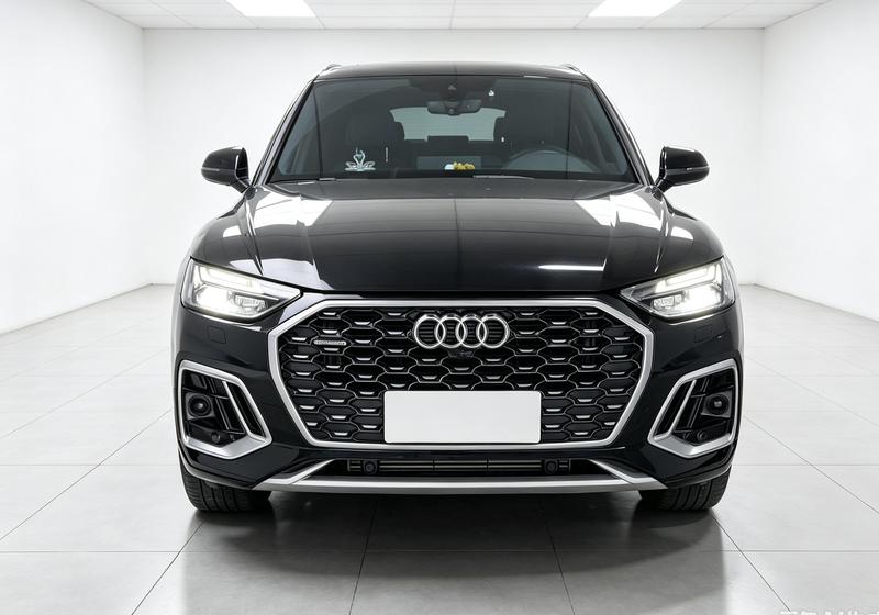 Audi Q5L Sportback, 2022 — фото 2 из 10