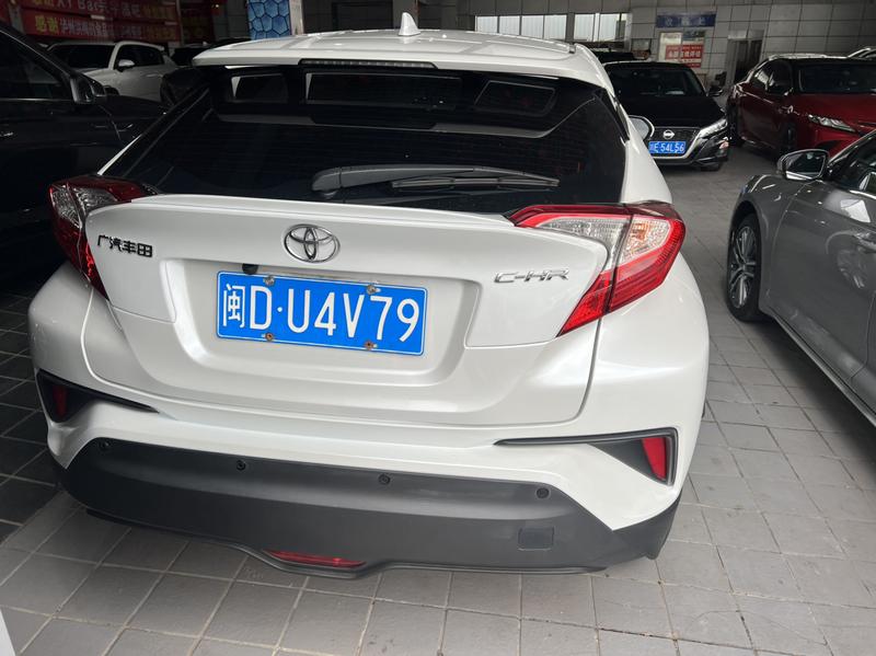 Toyota C-HR, 2022 — фото 5 из 10