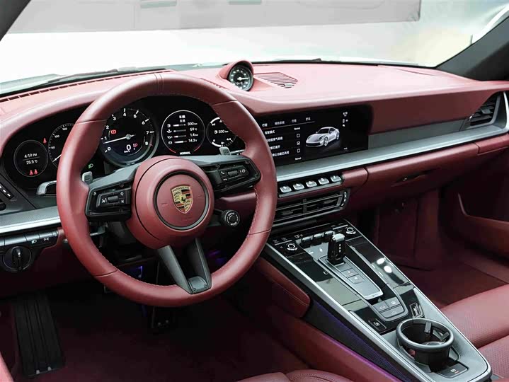 Porsche 911, 2023 — фото 7 из 9