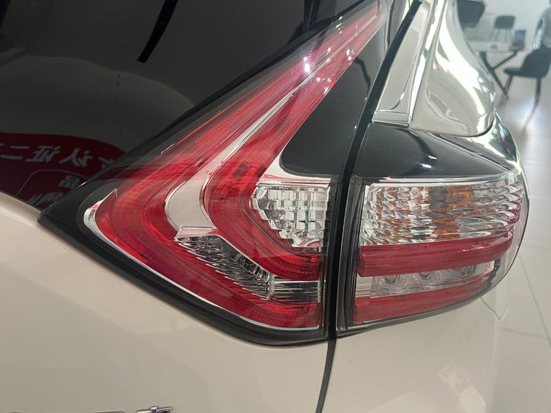 Nissan Murano, 2023 — фото 7 из 12