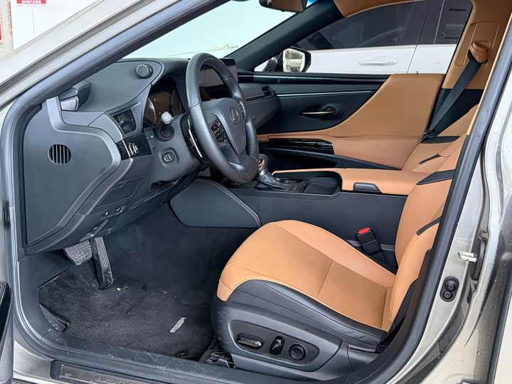 Lexus ES, 2023 — фото 3 из 9