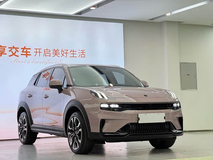 Lynk & Co 06 EM-P Hybrid, 2023 — фото 3 из 9