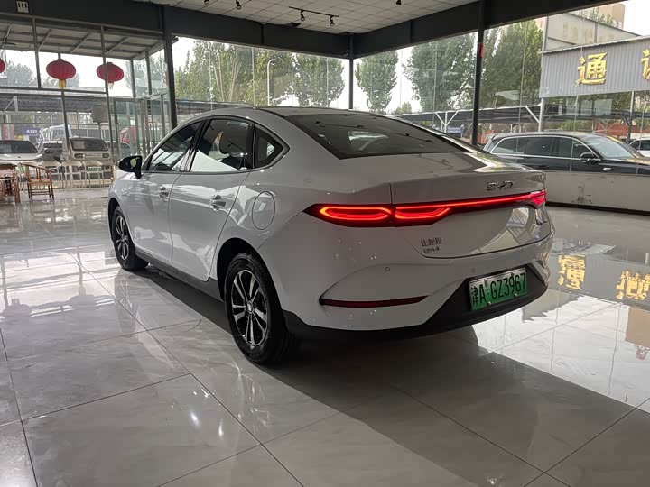 BYD Qin Plus, 2026 — фото 7 из 9