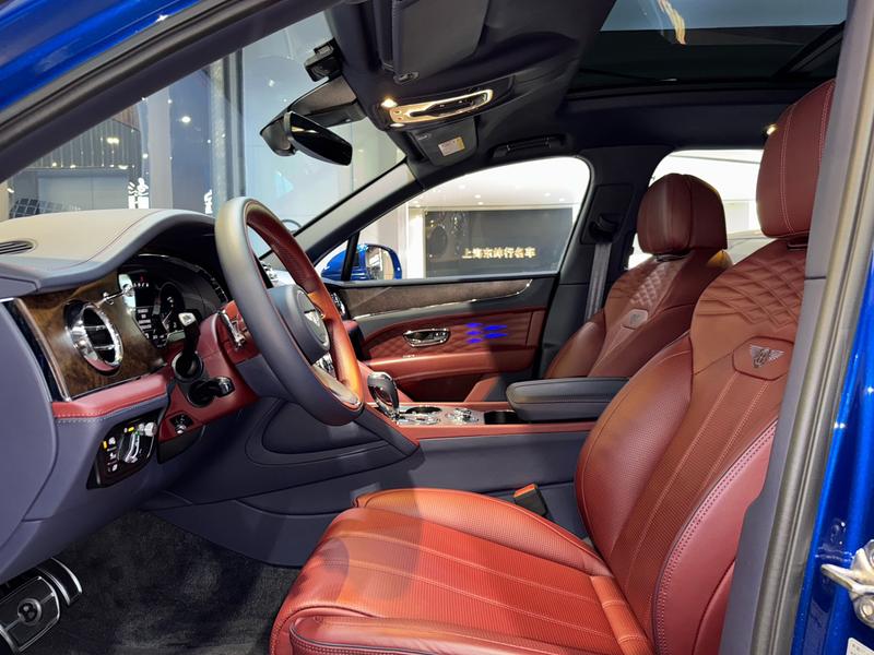Bentley Bentayga, 2023 — фото 9 из 12