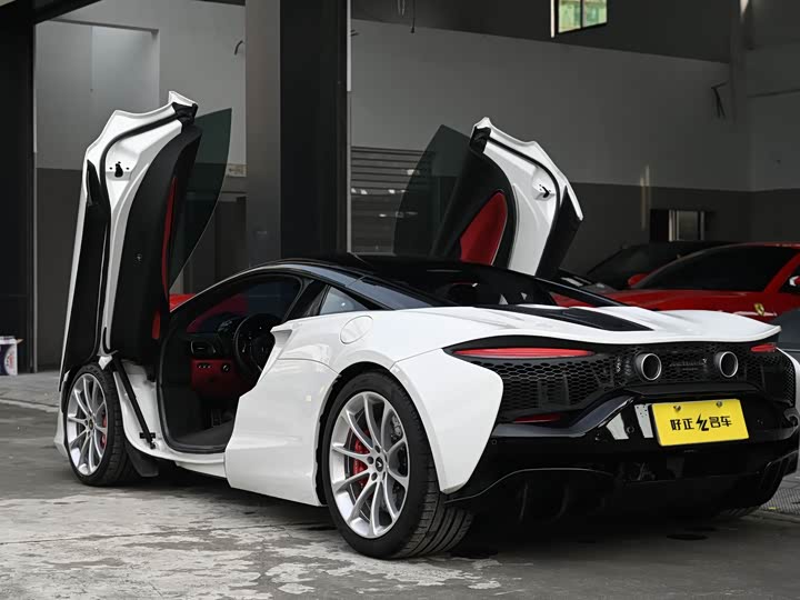 McLaren Artura, 2024 — фото 5 из 9