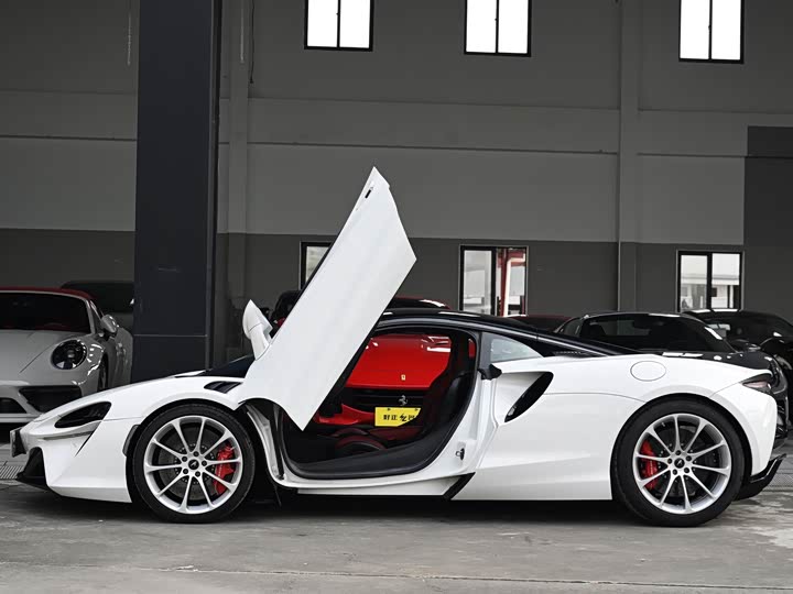 McLaren Artura, 2024 — фото 2 из 9