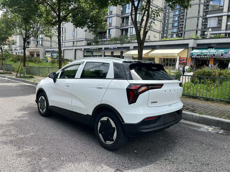 Geely Geometry E Firefly, 2024 — фото 5 из 10