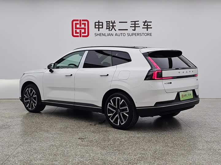 Volvo XC70 Hybrid, 2026 — фото 2 из 9