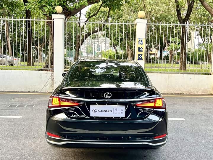 Lexus ES, 2023 — фото 8 из 9