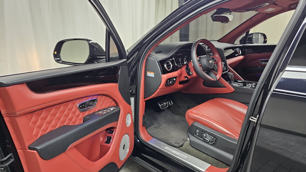 Bentley Bentayga, 2023 — фото 9 из 12